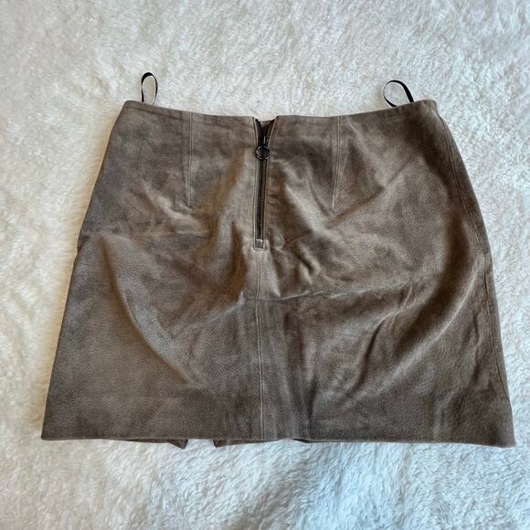 [BLANKNYC] Women’s Taupe Suede Mini Skirt Front Slit Back Zip Size 30 - Picture 7 of 10